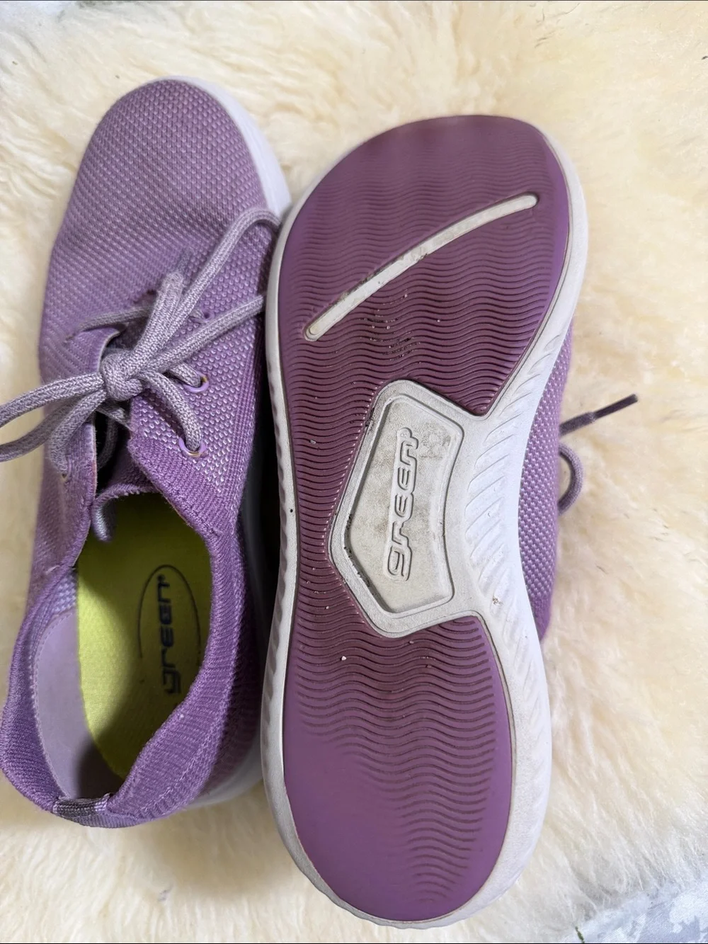 Lightweight Women’s Knit Lace-Up Sneakers in Lavender
